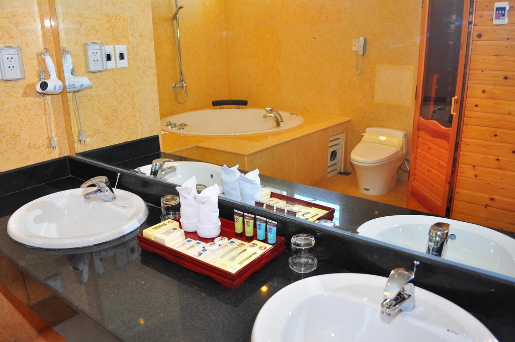 Thien An Riverside Hotel Куанг Нгай Екстериор снимка